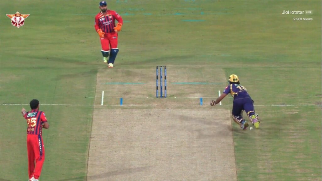 obstructing the field meaning in cricket