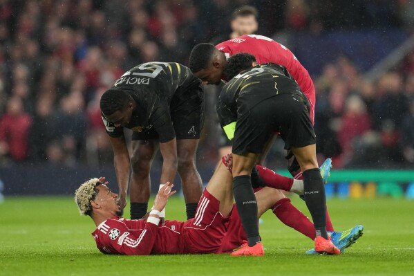 Hugo Ekitike injury update